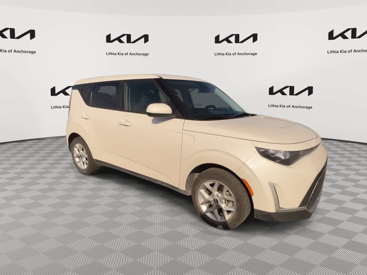 Certified 2023 Kia Soul LX w/ Option Group 015 FWD image 2