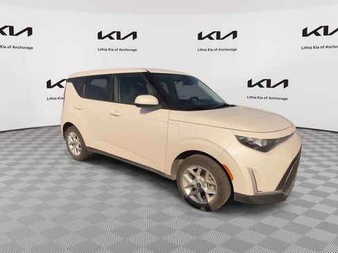 Used 2023 Kia Soul LX w/ Option Group 015 FWD image 2