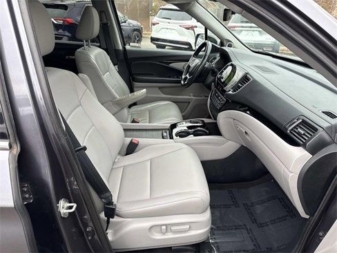 Used 2019 Honda Pilot Touring image 9