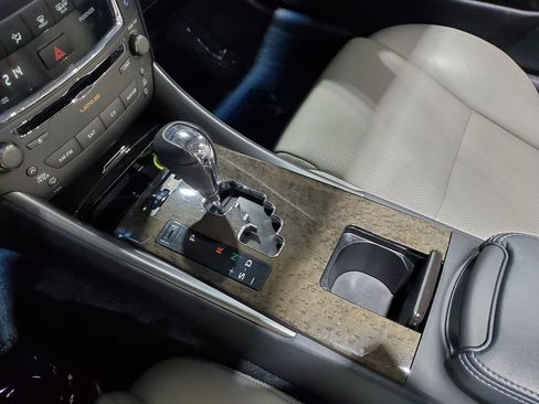 Used 2012 Lexus IS 350C w/ Luxury Pkg RWD image 30