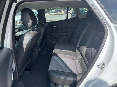 Used 2025 Chevrolet Trax LT FWD image 24