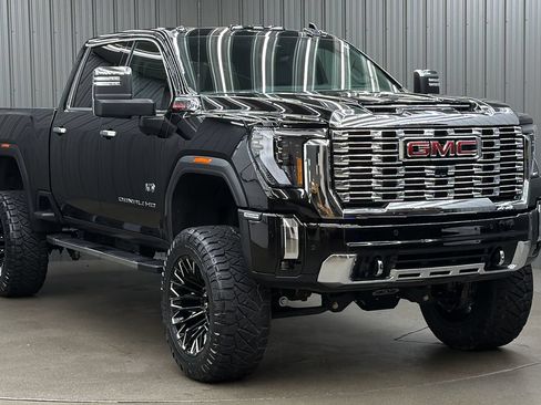 Used 2026 GMC Sierra 3500 Denali w/ Denali Reserve Package AWD/4WD image 7