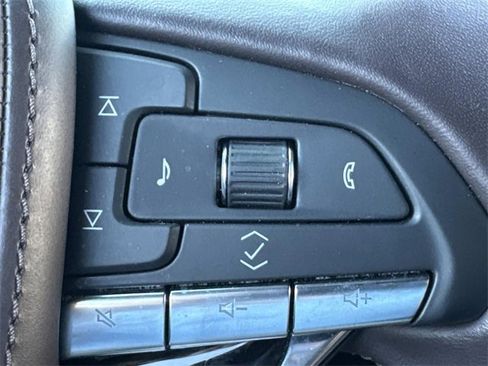 Used 2023 Cadillac Escalade ESV Sport Platinum w/ LPO, ONYX Package image 33