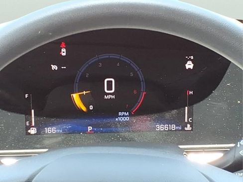 Used 2025 Chevrolet Trax LT FWD image 12