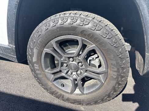 Used 2024 Jeep Grand Cherokee Trailhawk w/ Luxury Tech Group III image 10