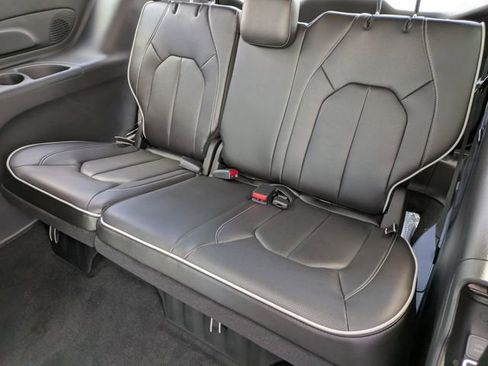 New 2026 Chrysler Pacifica Limited AWD/4WD image 29