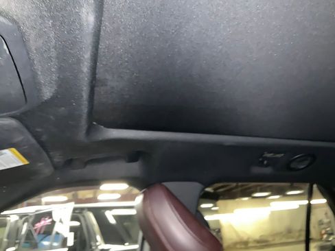 Used 2020 Ford Explorer Platinum w/ Premium Technology Package image 19