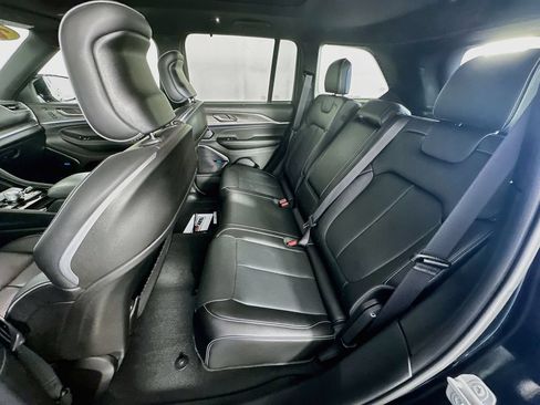 Certified 2023 Jeep Grand Cherokee Overland w/ Luxury Tech Group IV AWD/4WD image 37