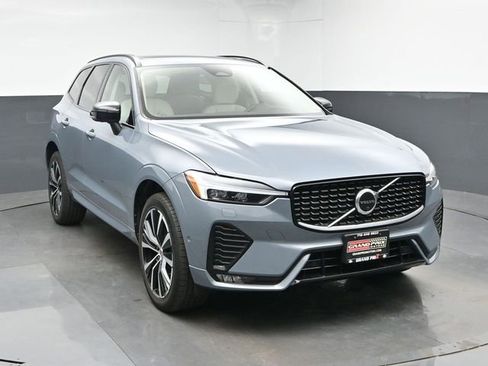 Used 2023 Volvo XC60 B5 Plus AWD/4WD image 2