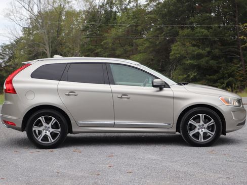 Used 2015 Volvo XC60 T6 image 2