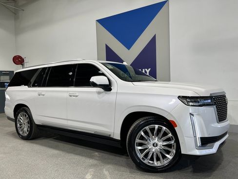 Used 2023 Cadillac Escalade ESV Premium Luxury w/ Performance Package image 2