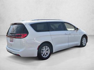 Used 2021 Chrysler Pacifica Touring-L FWD video 4