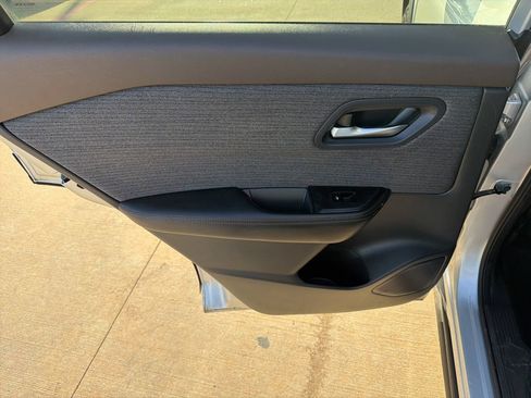 Used 2022 Nissan Rogue SV image 14