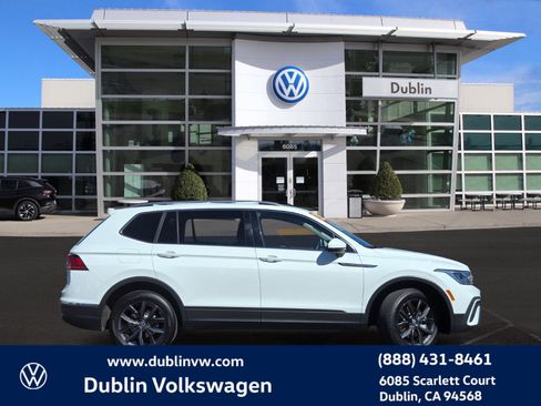 Used 2024 Volkswagen Tiguan SE image 3