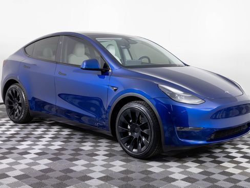 Used 2024 Tesla Model Y Long Range AWD/4WD image 11