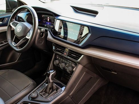 Used 2024 Volkswagen Taos SE w/ Panoramic Sunroof Package image 43