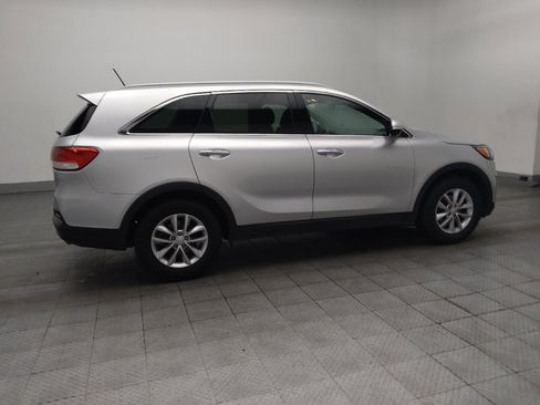 Used 2018 Kia Sorento FWD V6 image 10