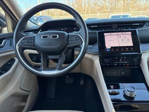 Used 2022 Jeep Grand Cherokee Limited w/ Luxury Tech Group II image 23