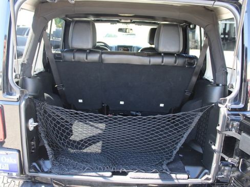 Used 2015 Jeep Wrangler Unlimited Sahara AWD/4WD image 9