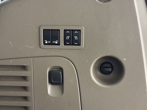 Used 2017 GMC Yukon SLT w/ Premium Edition image 28