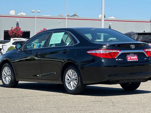 Used 2016 Toyota Camry LE FWD image 7