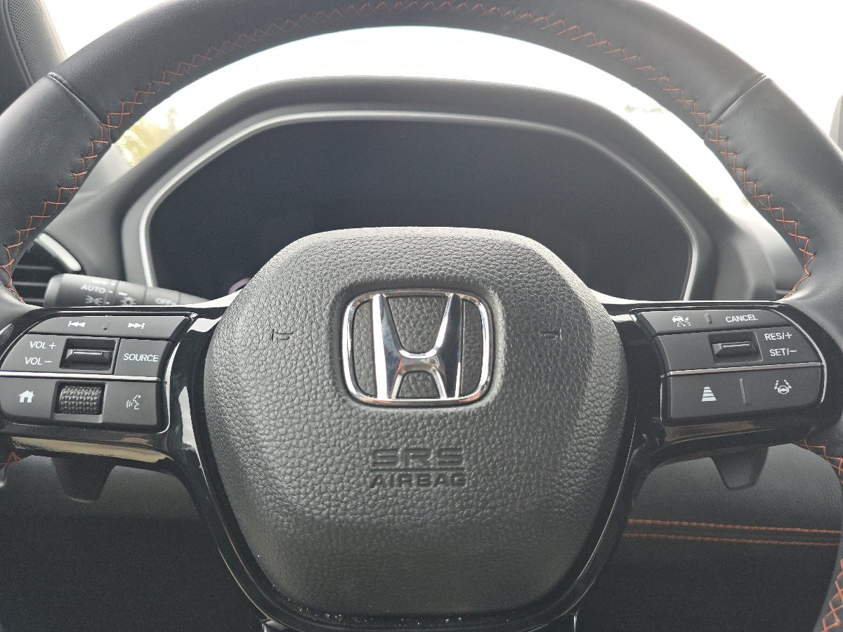 Used 2025 Honda Pilot Sport image 28