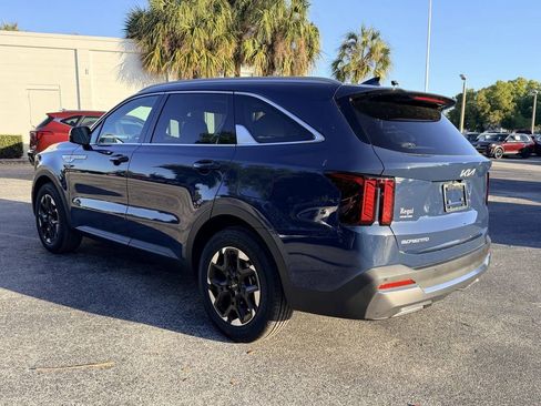 Used 2025 Kia Sorento S w/ Panoramic Sunroof Package image 6