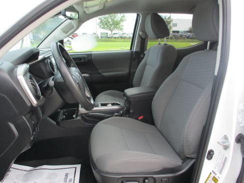 Used 2023 Toyota Tacoma SR5 w/ Technology Package AWD/4WD image 10