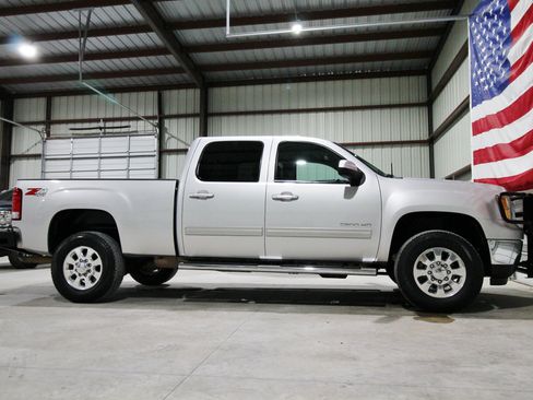 Used 2014 GMC Sierra 2500 SLT w/ SLT Convenience Package AWD/4WD image 14