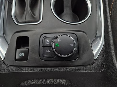 Used 2021 Chevrolet Traverse LT FWD image 30