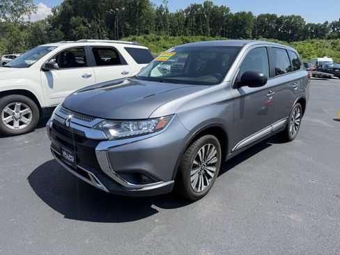 Used 2020 Mitsubishi Outlander ES FWD image 1