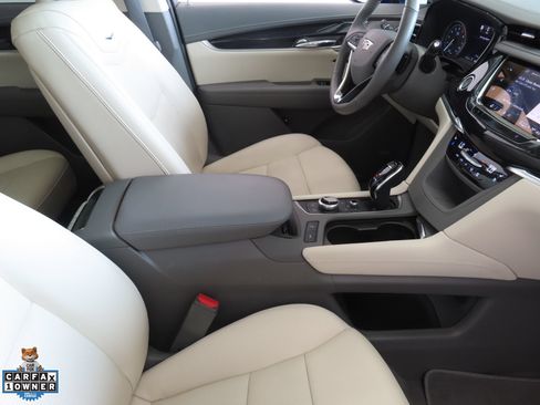 Used 2025 Cadillac XT6 Premium Luxury w/ Technology Package FWD image 27