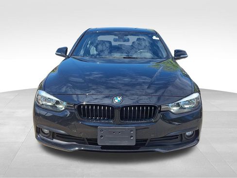 Used 2017 BMW 320i xDrive Sedan AWD/4WD image 2