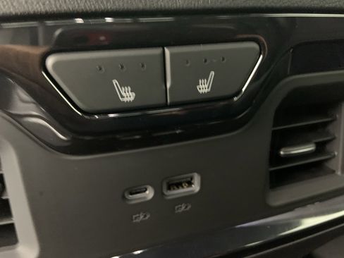 Used 2025 GMC Sierra 1500 AT4 w/ Technology Package image 21