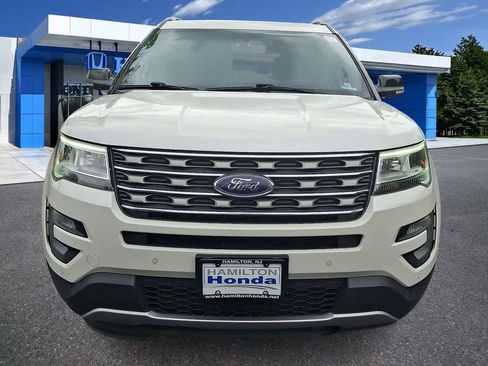 Used 2017 Ford Explorer XLT w/ Equipment Group 202A AWD/4WD image 28