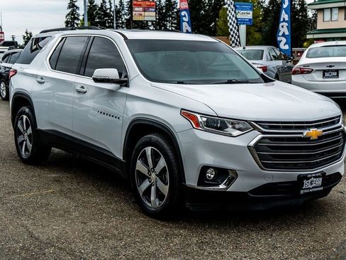 Used 2019 Chevrolet Traverse LT w/ LT Premium Package AWD/4WD image 6