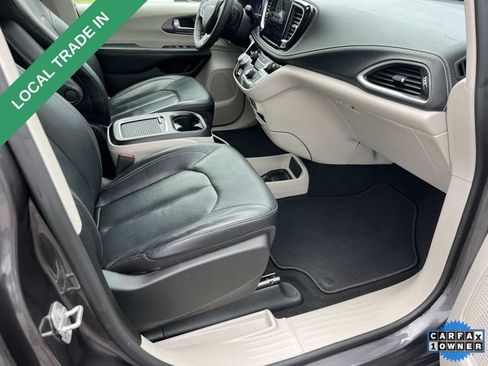 Used 2022 Chrysler Pacifica Touring-L FWD image 22