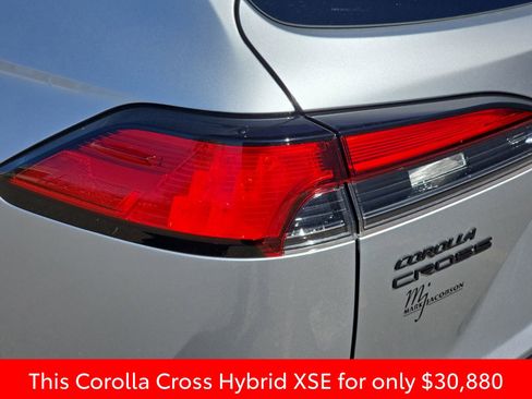 Used 2024 Toyota Corolla Cross XSE w/ Convenience Package image 43