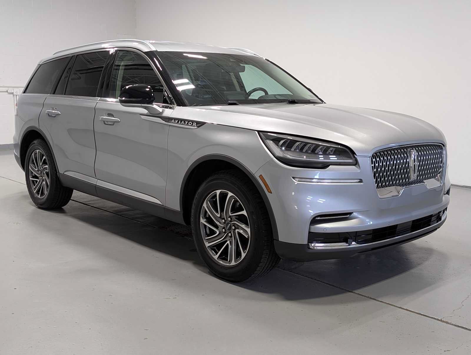 Used 2021 Lincoln Aviator AWD w/ Elements Package image 6