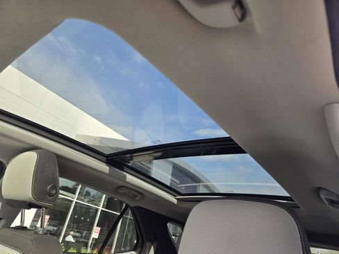 Used 2018 Chevrolet Equinox LT image 22