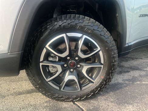 Used 2025 Jeep Compass Trailhawk w/ Trailhawk Elite Group AWD/4WD image 9