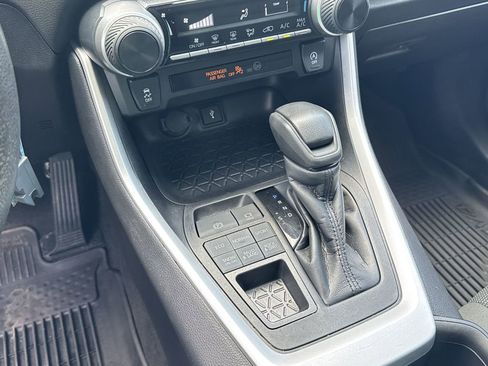 Used 2022 Toyota RAV4 LE image 30