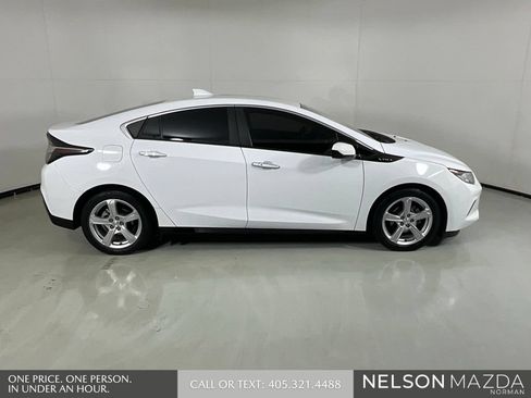 Used 2018 Chevrolet Volt LT w/ Comfort Package FWD image 5