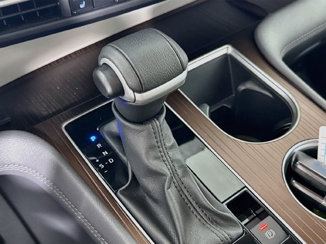 Certified 2024 Toyota Sienna XLE FWD image 18