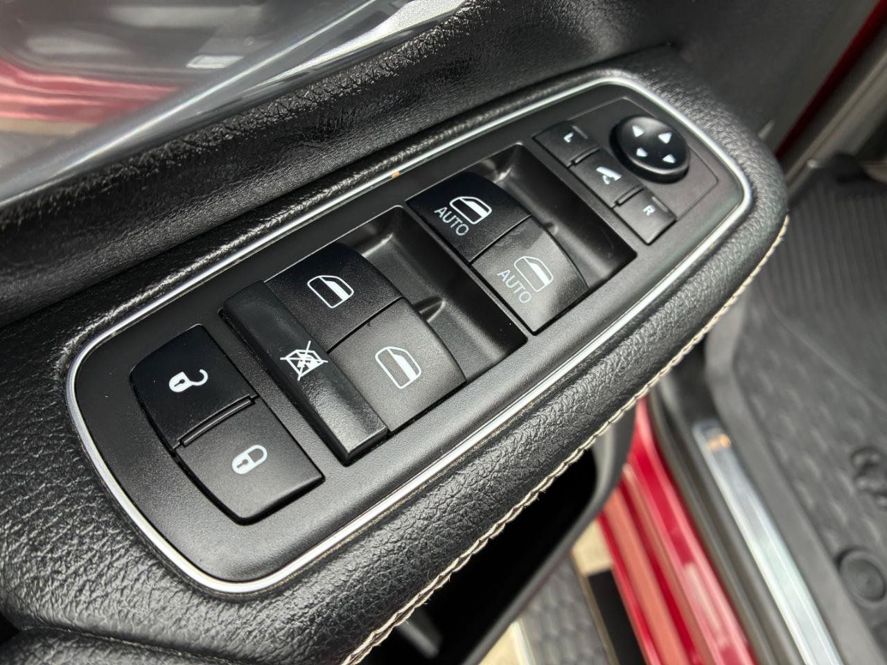 Used 2019 RAM 1500 Laramie AWD/4WD image 10