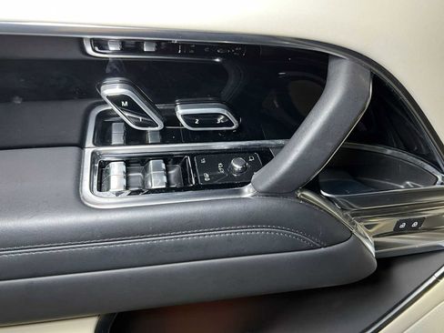 Used 2023 Land Rover Range Rover SE image 21