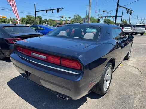 Used 2012 Dodge Challenger SXT RWD image 7