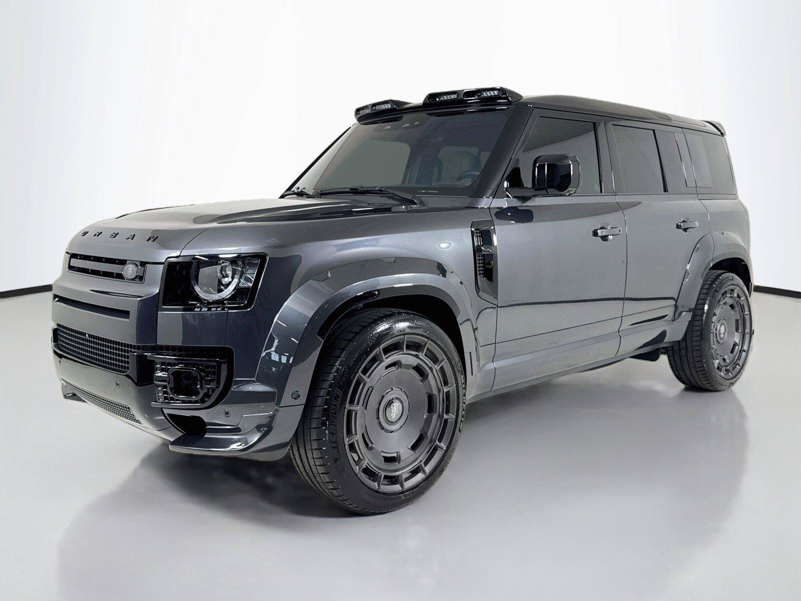 Used 2025 Land Rover Defender 110 V8 AWD/4WD image 9