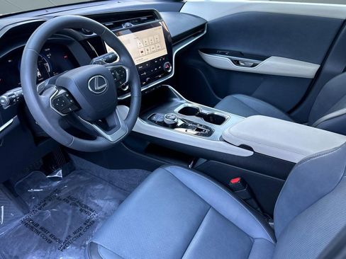 Used 2023 Lexus RZ 450e Premium w/ Technology Package image 4