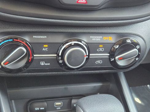 Certified 2025 Kia Soul LX w/ LX Technology Package FWD image 27